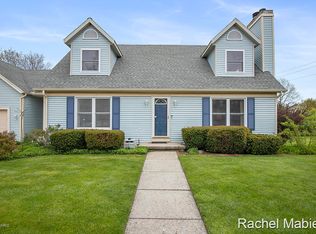 1975 Wilmont Dr SE, Kentwood, MI 49508