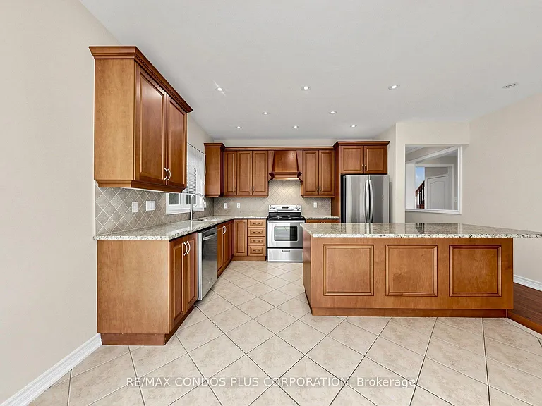 139 Queen Filomena Ave — Photo 15