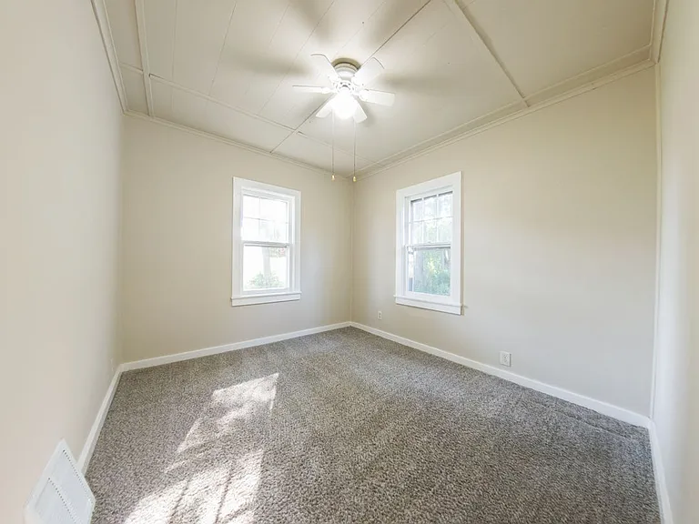 302 Porter Ave — Photo 9
