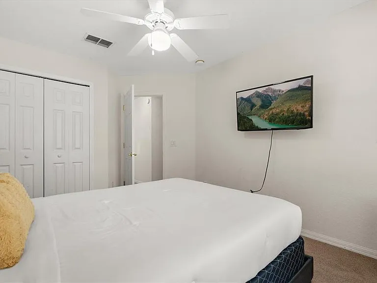 526 Windsor Pl — Photo 12