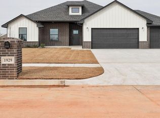 1929 W Crossbow Way, Mustang, OK 73064