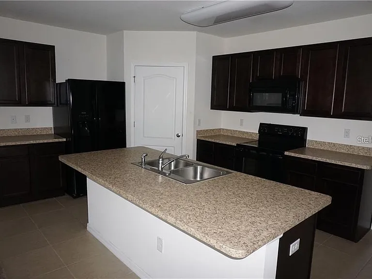 119 Bella Dr — Photo 3