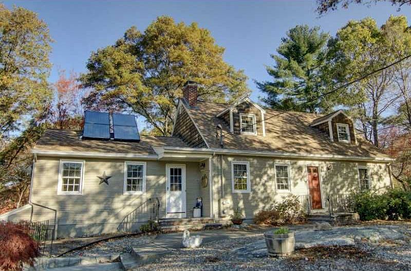 2nd image of 36 Aurora Dr