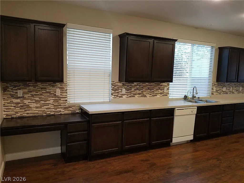 4 bed, 3.0 bath, 3291 sqft, $2,800 — Photo 4