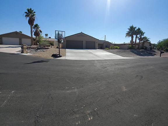2nd image of 3191 Iroquois Cir