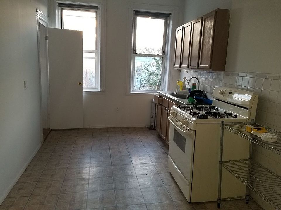 2nd image of 259 Kingsland Ave APT 3R