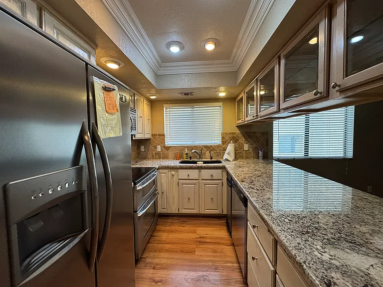 2022 Merrill Ln #6D — Photo 25