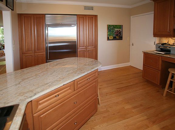 5th image of 1515 N Astor St APT 7C