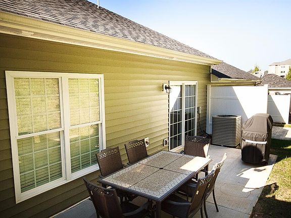 4th image of 111 Chateau Pl