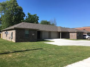 402 W 2nd St, Gentry, AR 72734