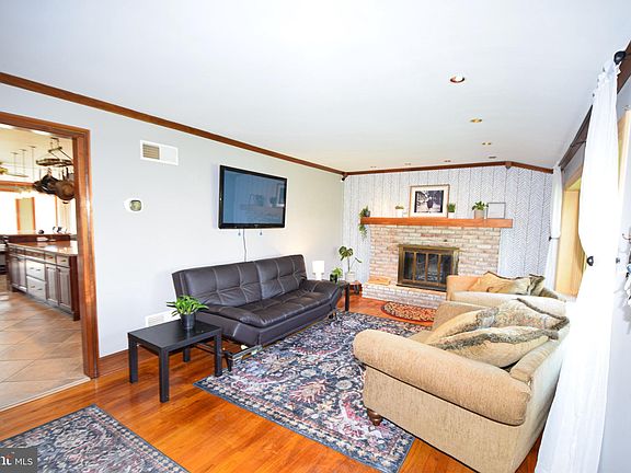 2nd image of 2103 Wentworth Dr