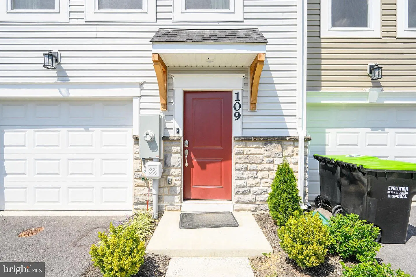 4 bed, 3.5 bath, 2004 sqft, $2,500 — Photo 4