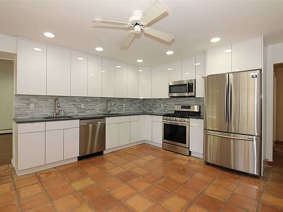 3rd image of 1054 Fordham Ln