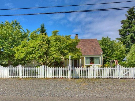2nd image of 2606 Louise Ave W