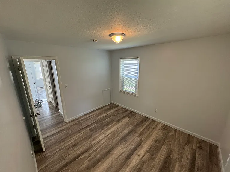 1411 Eastwood Ave — Photo 13