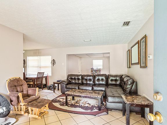 3rd image of 5123 Redstone Dr