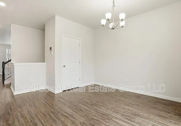 5123 Ironsides Dr — Photo 10