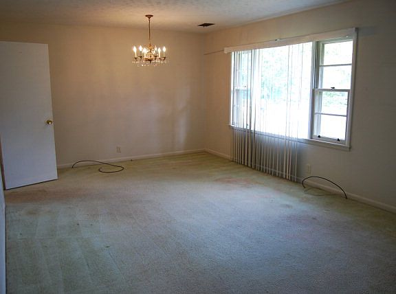 4th image of 114 Saint Johns Dr