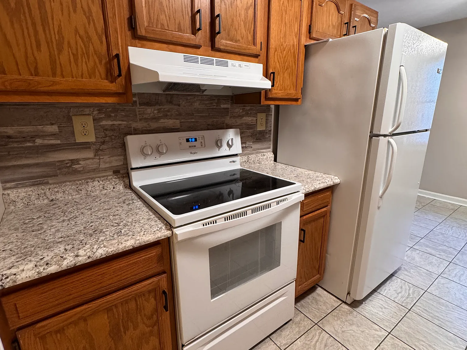 2 bed, 1100 sqft, $1,300 — Photo 2