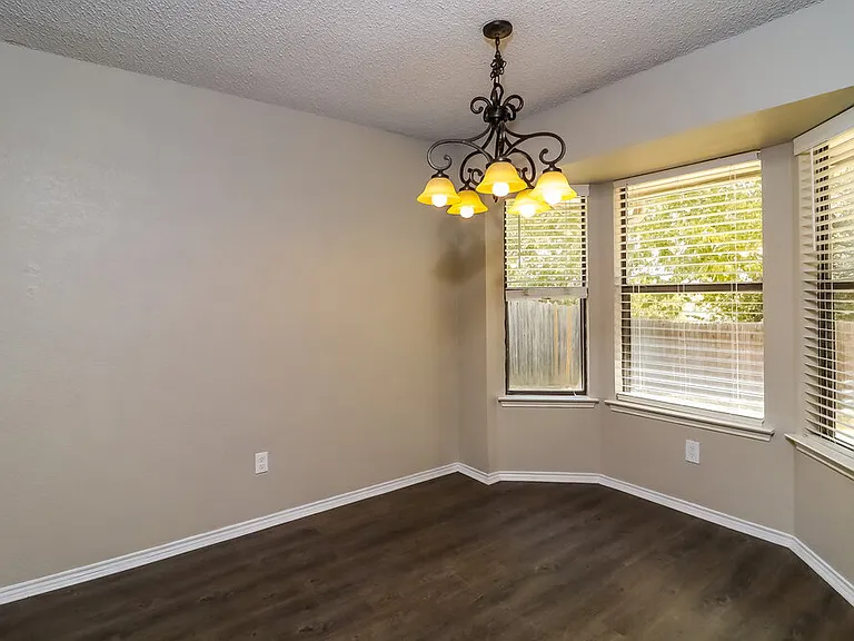721 Owens Dr — Photo 7