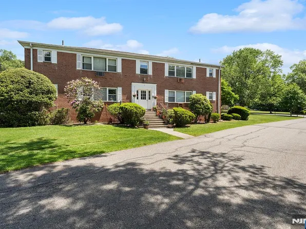 3 Rustic Cir APT D, Montvale, NJ 07645