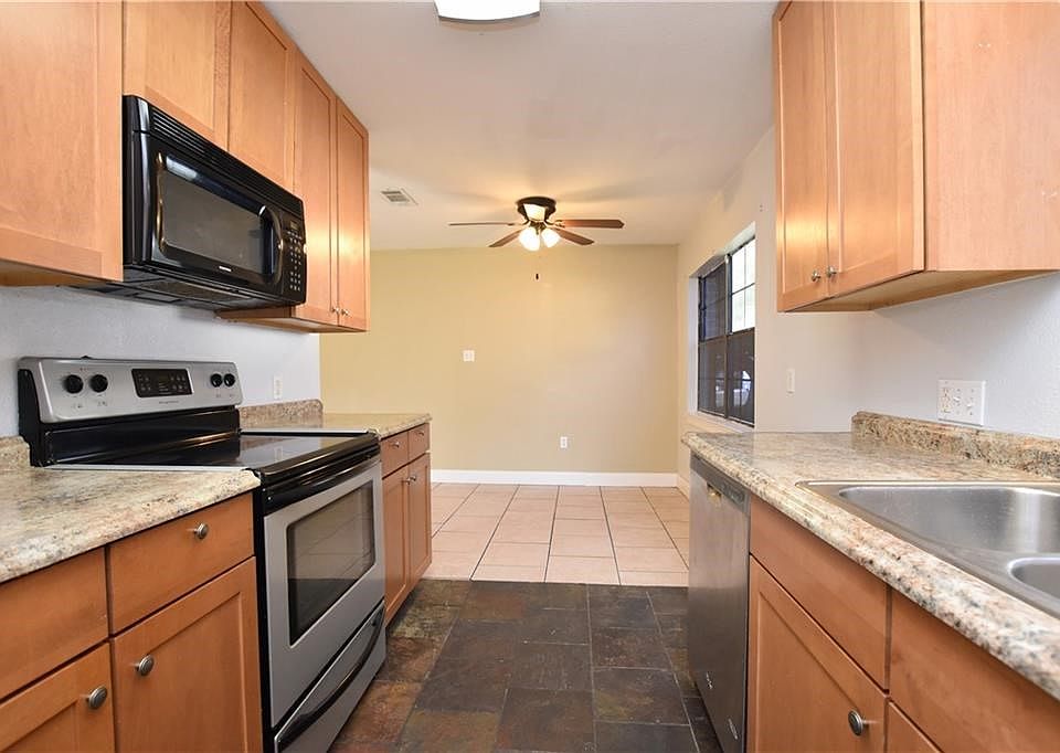 1st image of 204 Greencrest Ct
