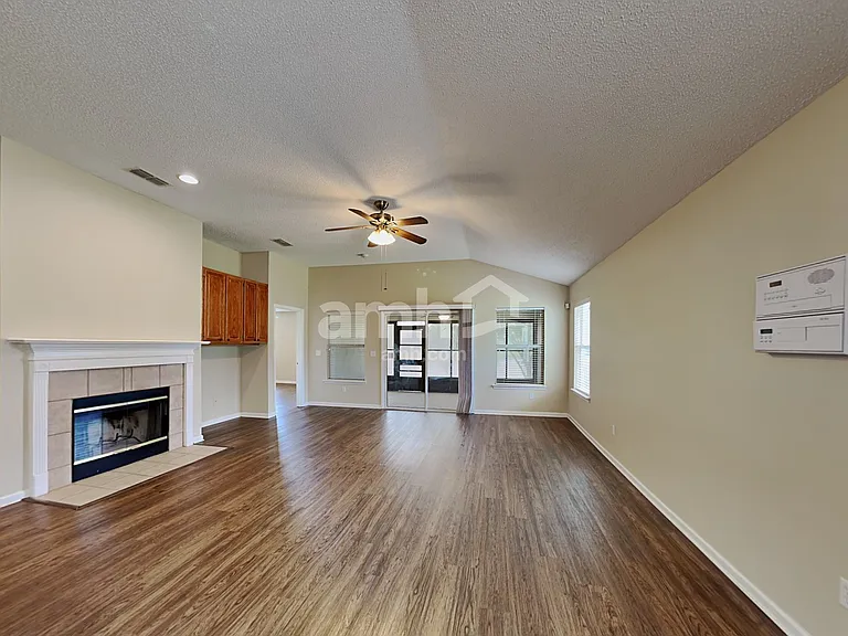 3353 Chapel Ct — Photo 6