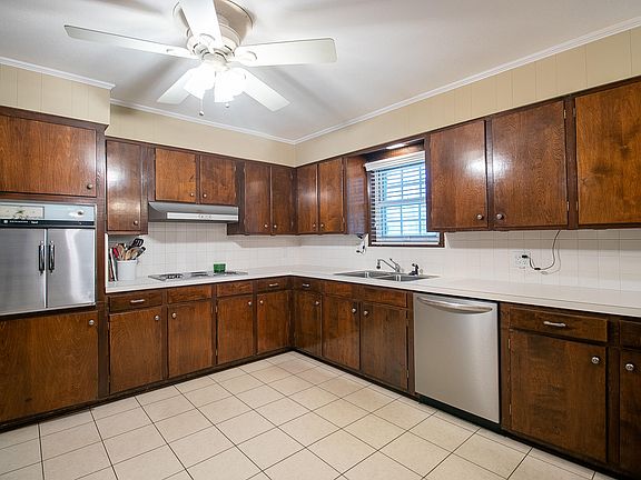 4th image of 284 Oakwood Dr