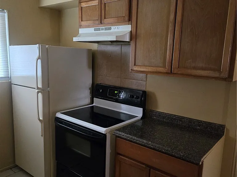 2104 Sunrise Ave #14 — Photo 6