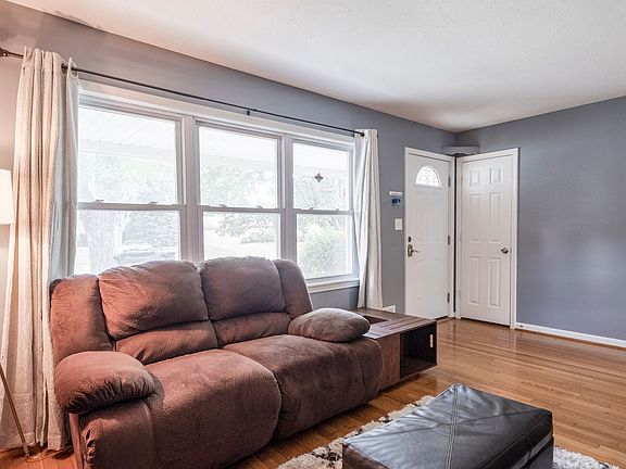 2nd image of 9018 Wooddale Dr