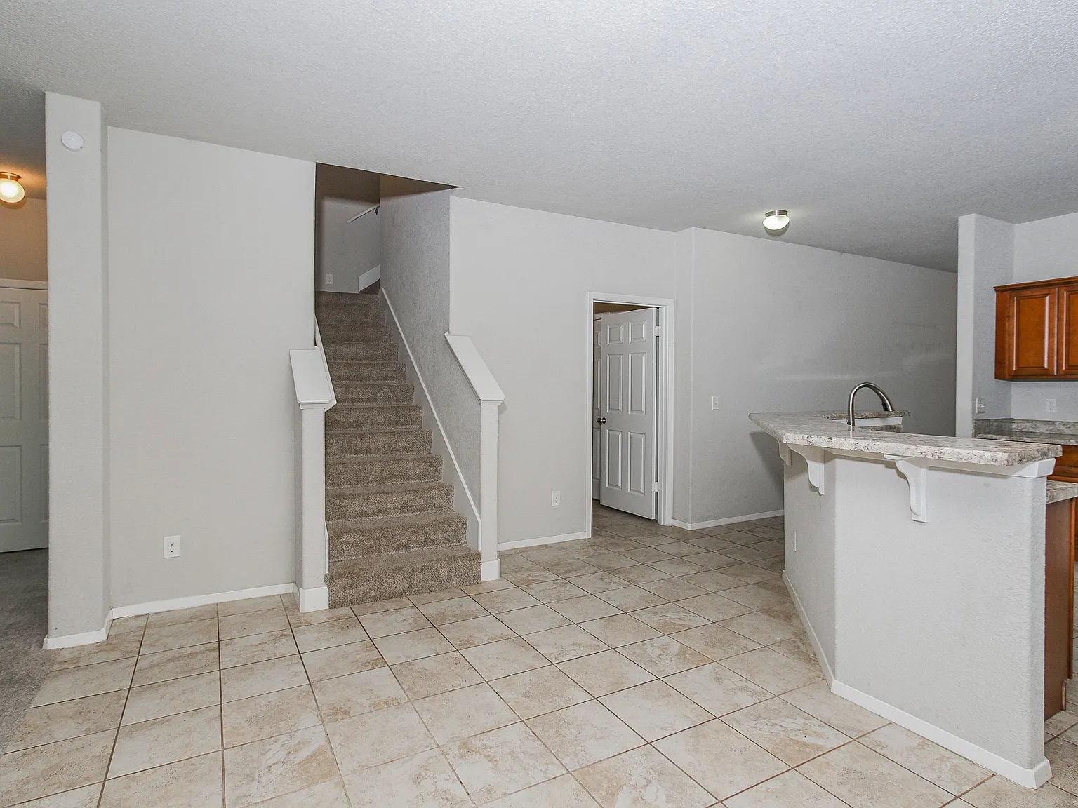 3 bed, 2.5 bath, 2172 sqft, $1,900 — Photo 4