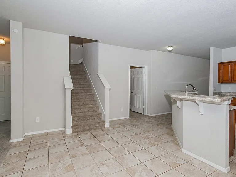2711 Wyandotte Ave — Photo 4
