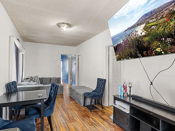 3rd image of 425 Beach 46th St