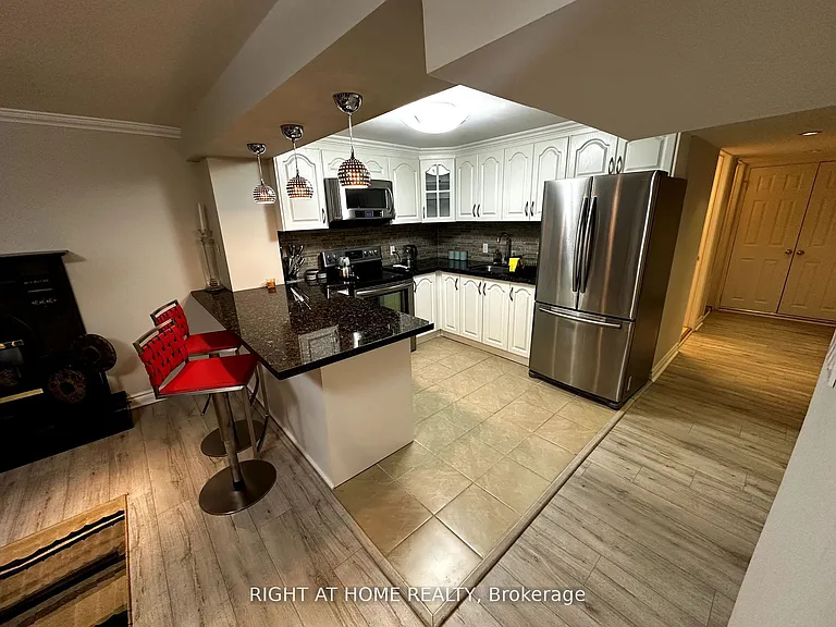 974 Creebridge Cres #LOWER — Photo 7