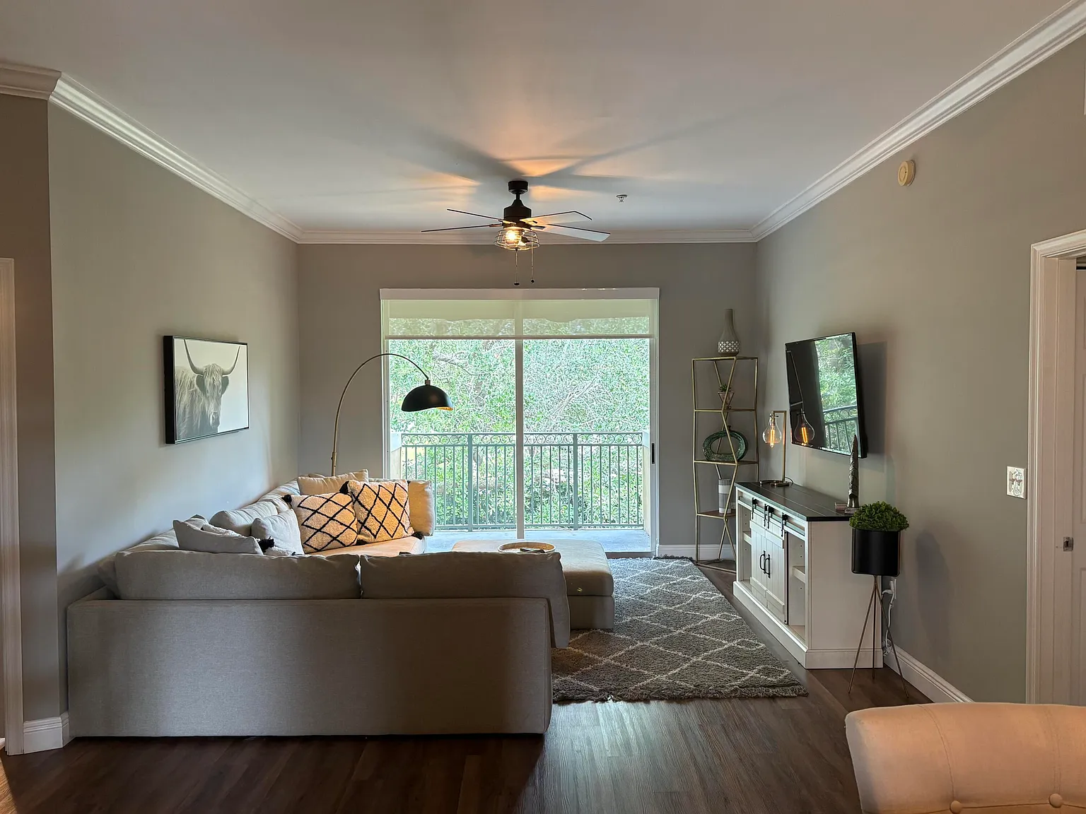 3 bed, 2.0 bath, 1479 sqft, $5,500 — Photo 2