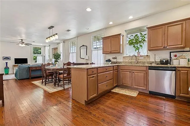 2801 Calhoun St — Photo 10