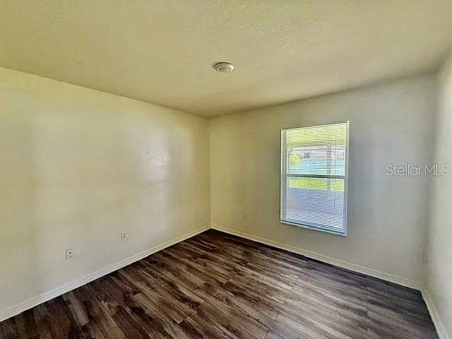 1157 Normandy Dr — Photo 11