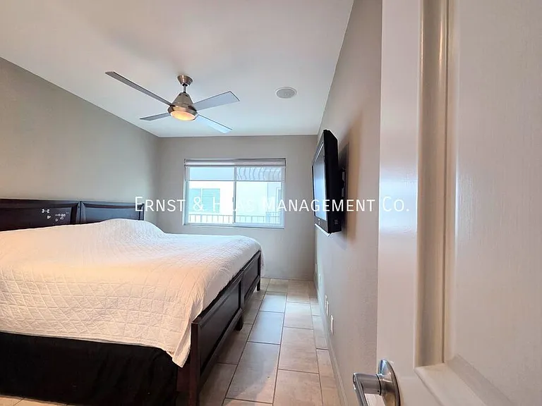 2101 E 2nd St #301 — Photo 18