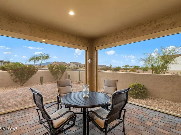 1948 N Star View Ln, Green Valley, AZ 85614