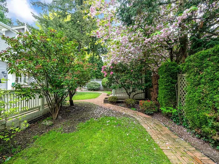 5 Cypress St — Photo 3