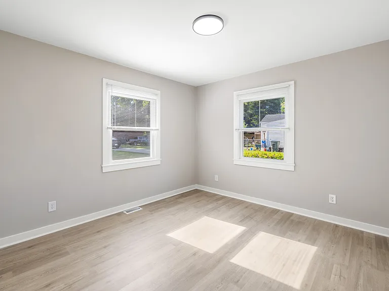 227 N Magnolia St — Photo 10