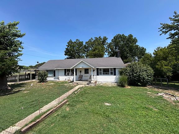 4th image of 820 2nd Street