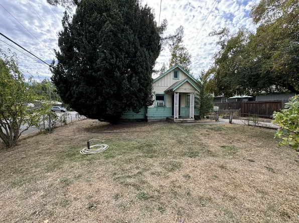523 SE Riverside Ave, Grants Pass, OR 97526