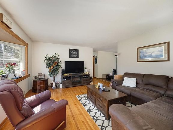 4th image of 8346 Groveland Rd