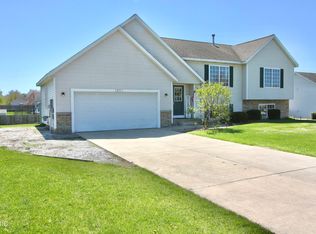 1816 Cooke Farm Dr, Dorr, MI 49323