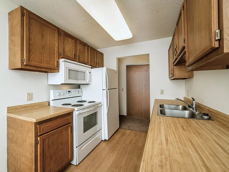 **Limited Time Special! Up to 3 Months Free Rent — Photo 11