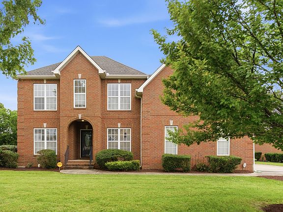 2nd image of 1939 Cliffview Ct