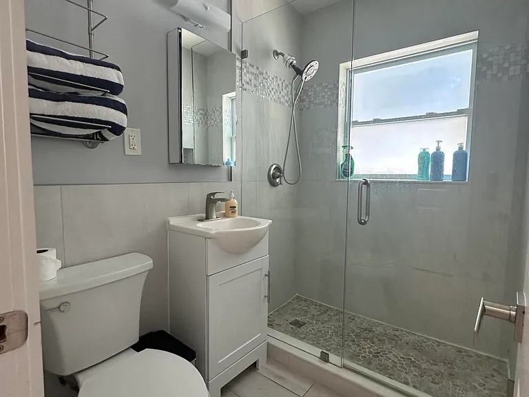 119 Sunrise Ave #A — Photo 9