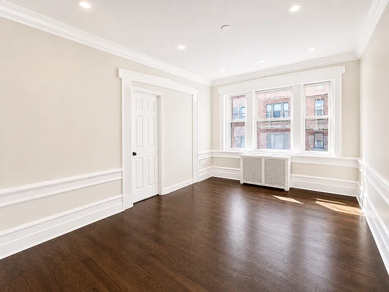 500 Park Ave — Photo 15