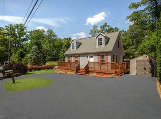 36 Alpine Dr, Lake Hopatcong, NJ 07849